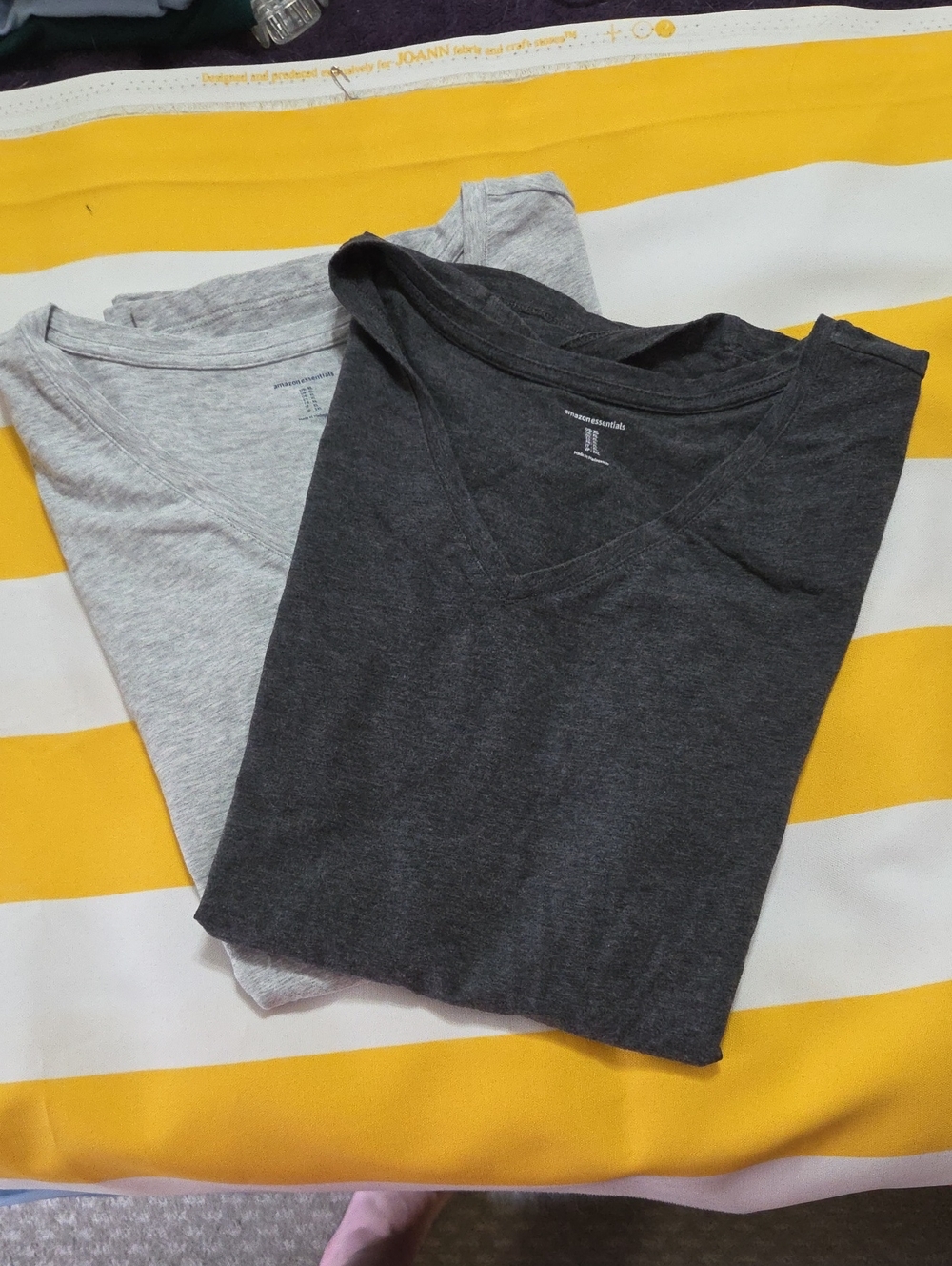 Amazon Essentials Women's Short Sleeve V-Neck Tee 2 Pack- Charcoal & Light Gray